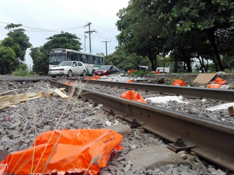 Piden señalética por paso del tren en carretera