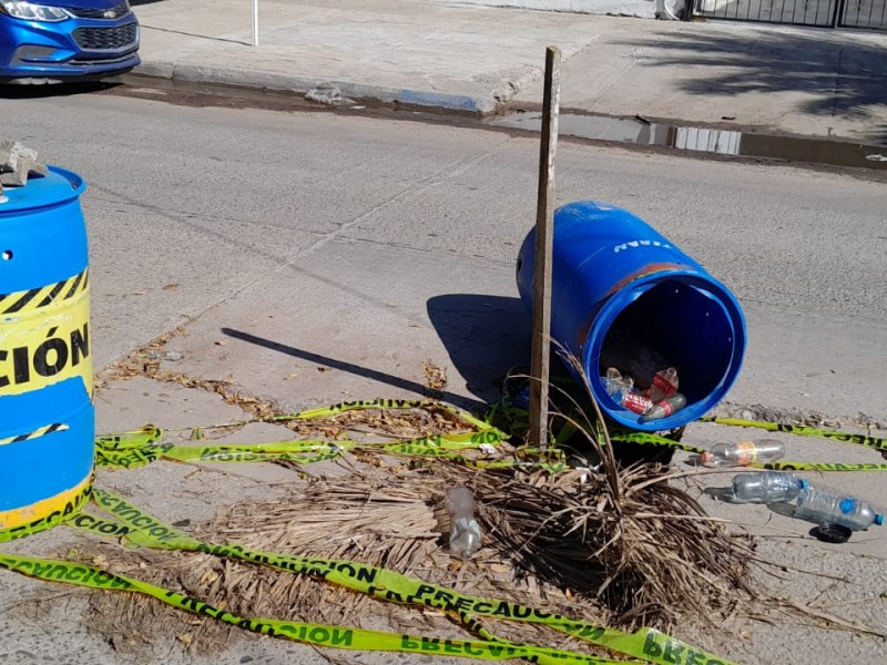 Piden solución de raíz a socavón en colonia Centro