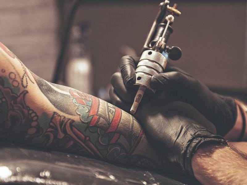Piden tatuadores no ser criminalizados