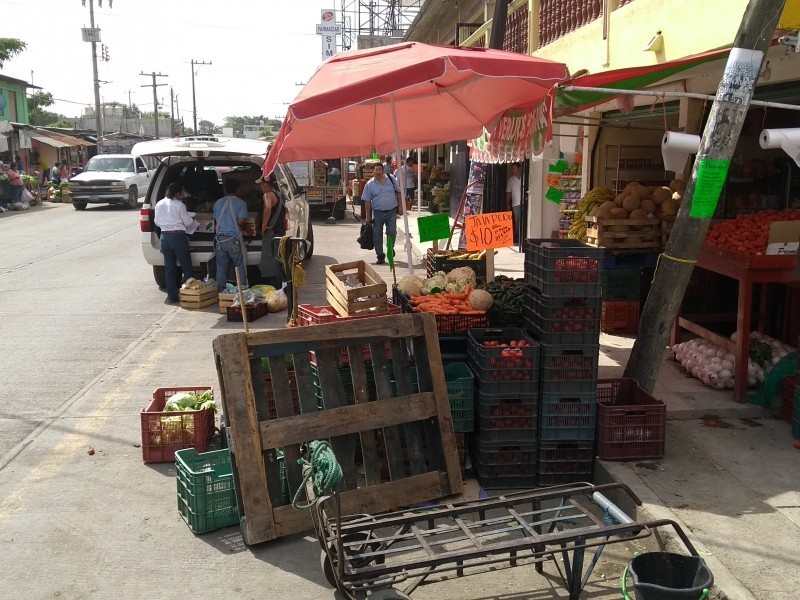 Piden una vez más a Comercio Tuxpan regular el ambulantaje