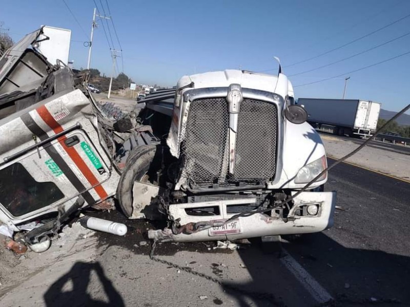 Pierde la vida en accidente sobre la carretera federal 57