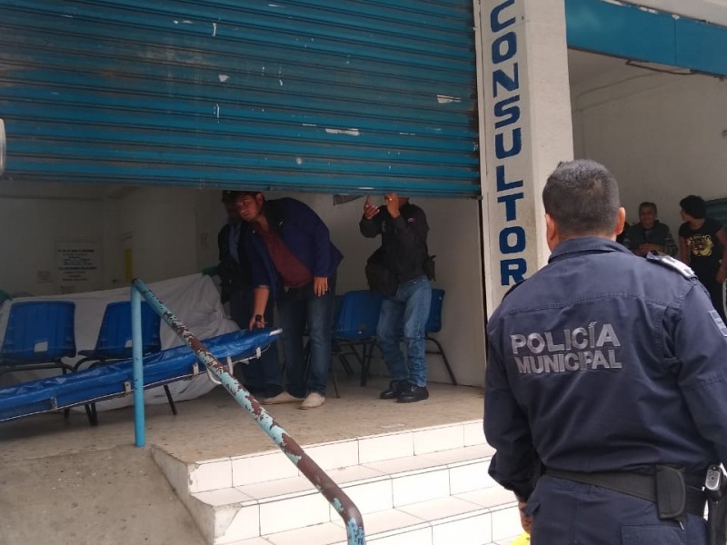 Hombre muere en sala de espera