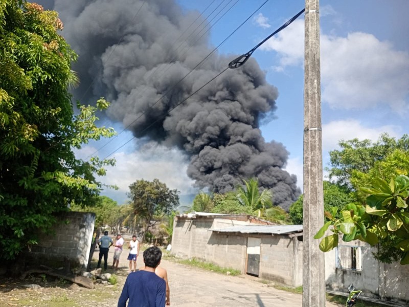 Pierde la vida una persona en un incendio en Tonalá, Chiapas