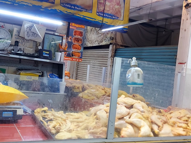 Pierden 30% de sus ventas pollerías del centro de Tepic