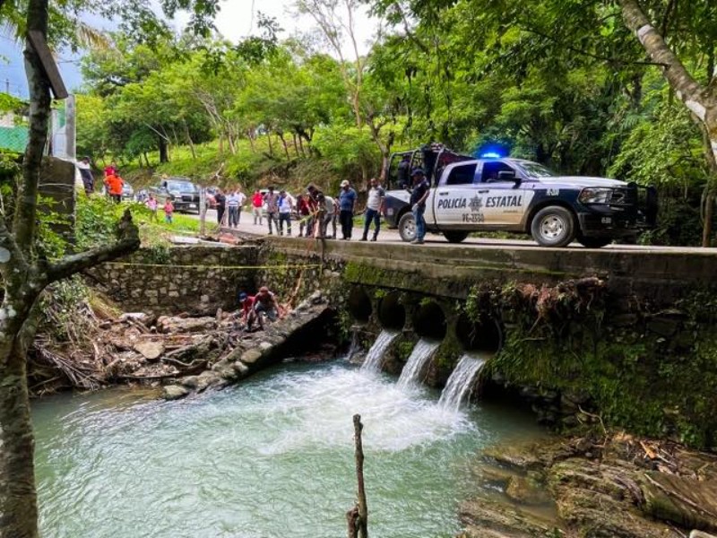 Pierden la vida tres personas arrastradas por arroyo en San Pedro Ixcatlán