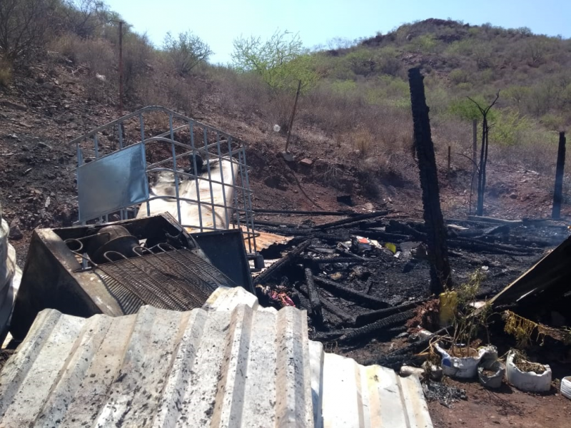 Pierden todo tras incendio de vivienda