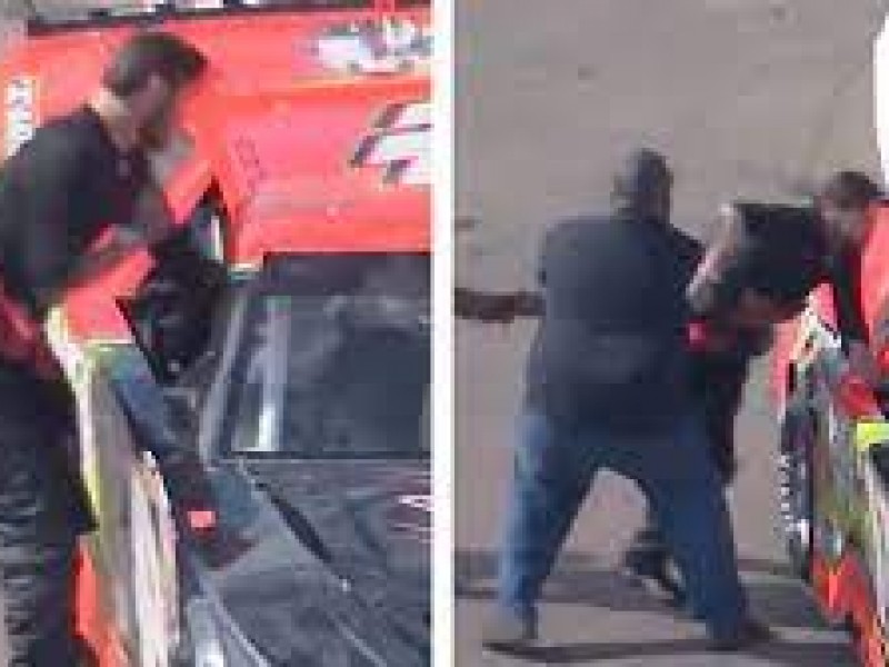 Piloto de Nascar agrede a su compañero en plena pista