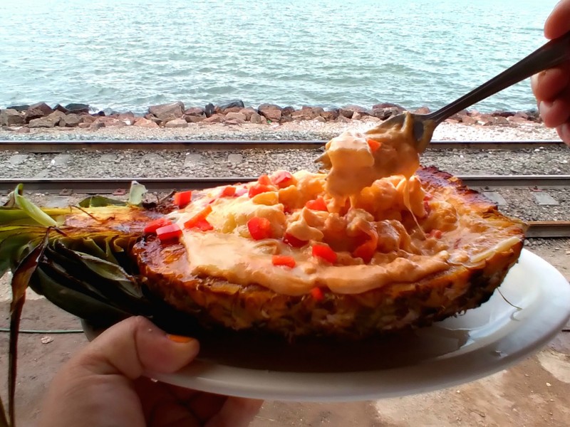 Piña tropical, innovación de la fruta con mariscos