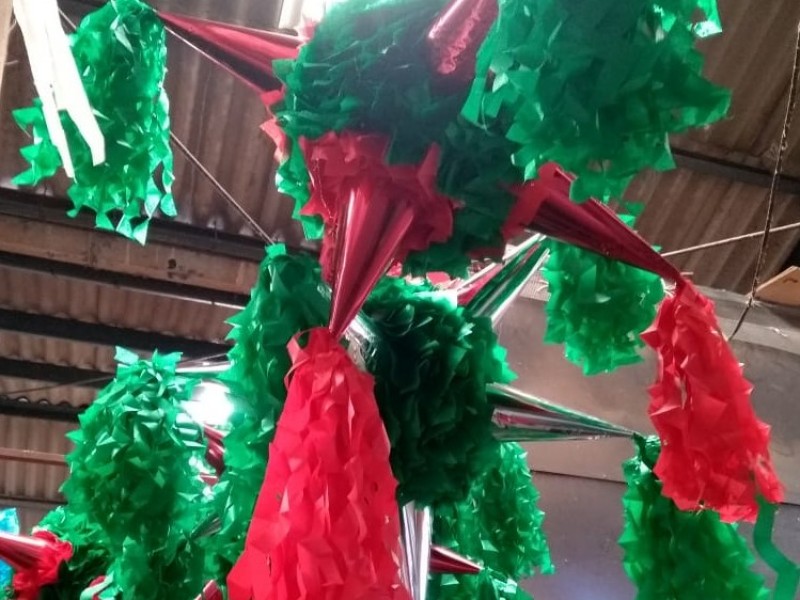 Piñatas de 7 picos, tradición navideña