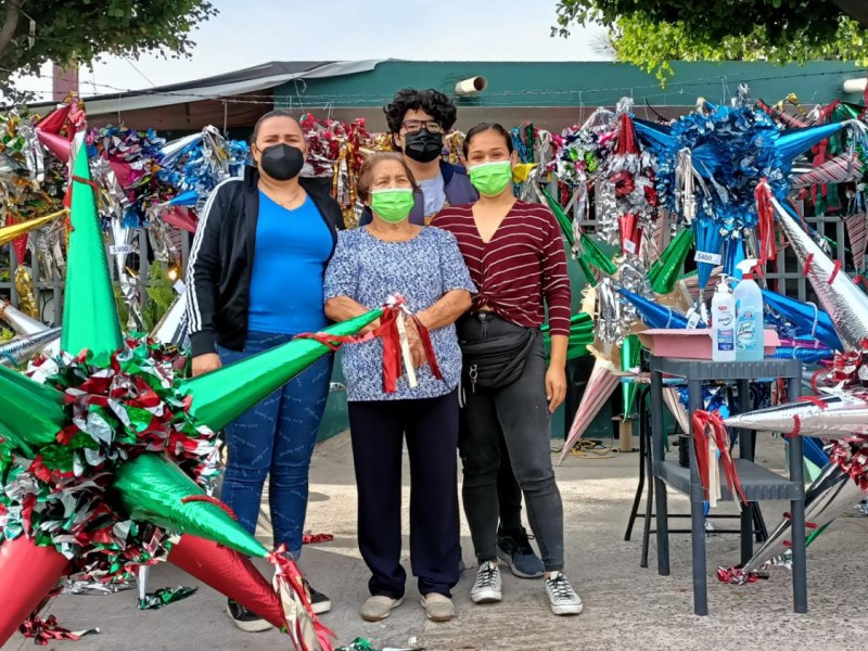 Piñatas Juanita, una tradición navideña de unidad familiar
