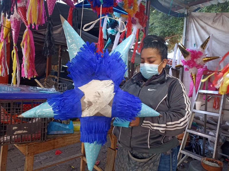 Piñatas la colorida tradición afectada por la economía