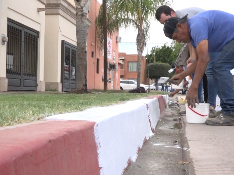 Pintan de blanco la franja roja