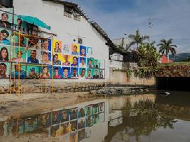 Pintan mural con retrato de personas desaparecidas en Acapulco, Guerrero