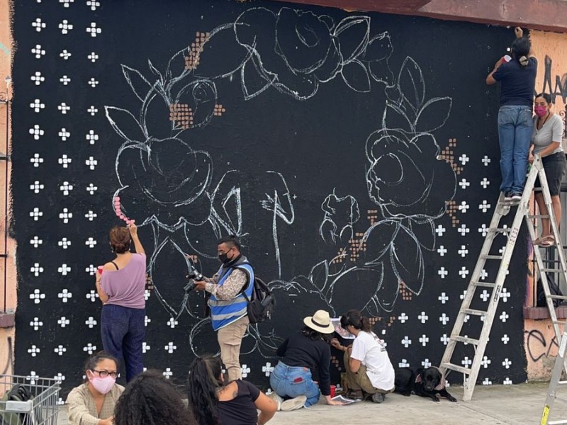 Pintan mural en memoria del bebé Tadeo y su madre