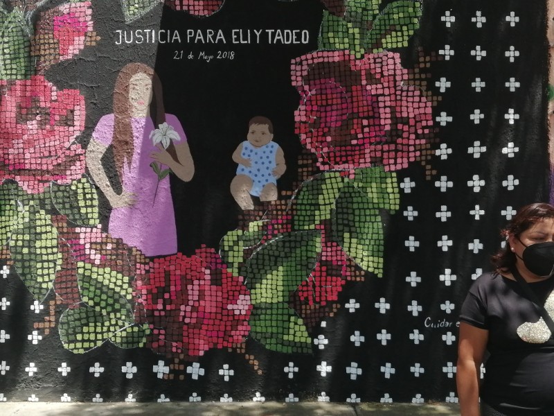 Pintan mural para exigir justicia para Elizabeth y Tadeo
