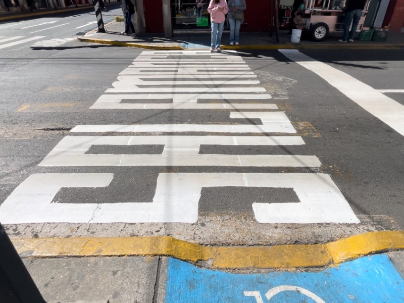 Pintura de nomenclatura ocasiona congestionamiento vial en plena hora pico