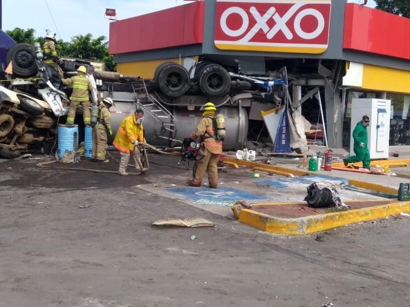 Pipa choca contra tienda en San Gabriel