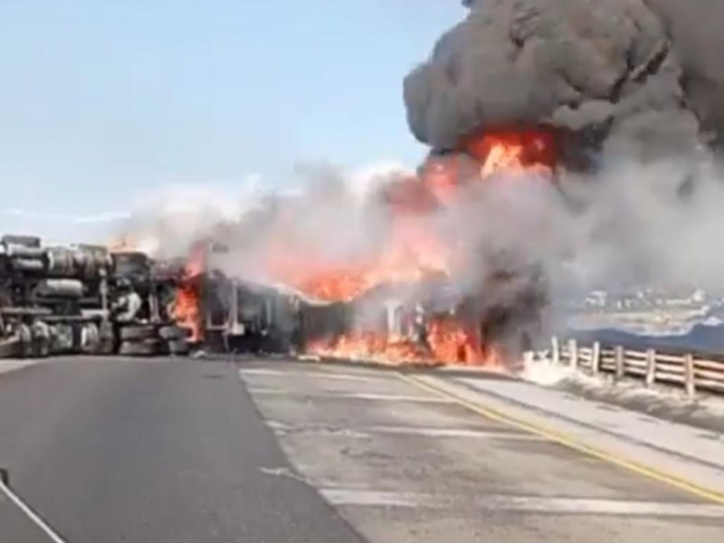 Pipa de combustible se incendia en la Orizaba - Puebla