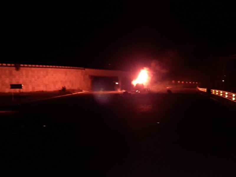 Pipa se incendia en las inmediaciones de Todos Santos