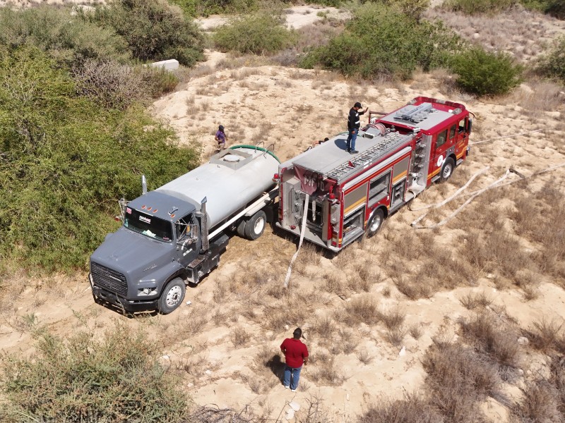 Pipas y Bomberos de Cabo San Lucas trabajan juntos para combatir incendios