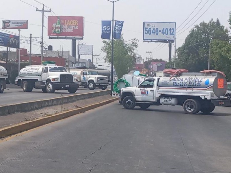 Piperos de Puebla bloquean vialidades