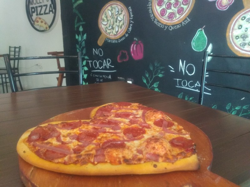 Pizza de corazón otra opción para este 14 de Febrero.