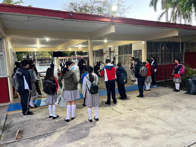 Planteles de Los Mochis ajustan horarios escolares por mal clima