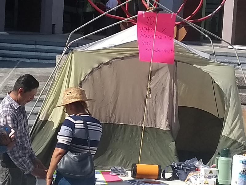 Plantón en el Congreso contra diputados independientes