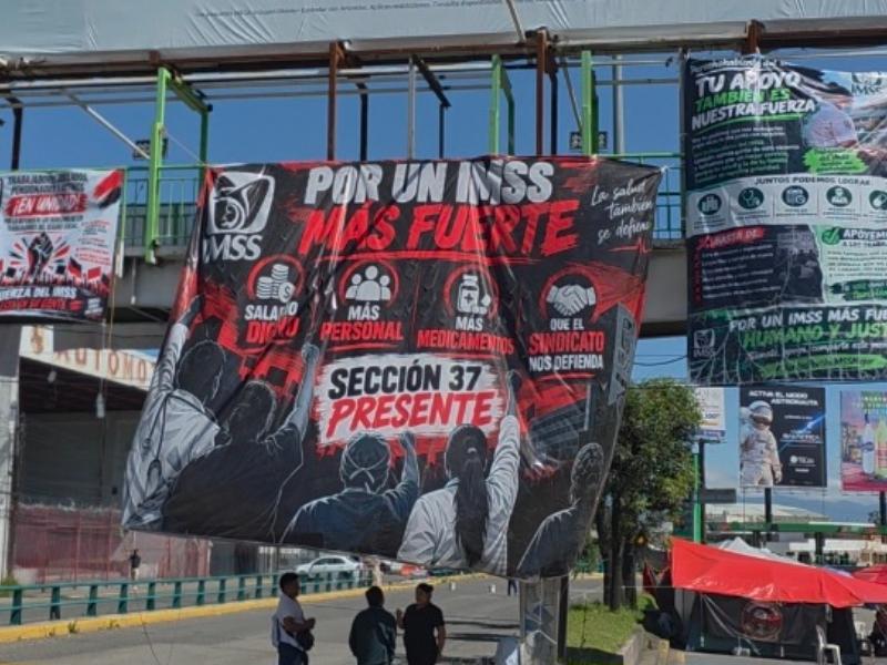 Plantón en clínica 220 del IMSS cumple once días