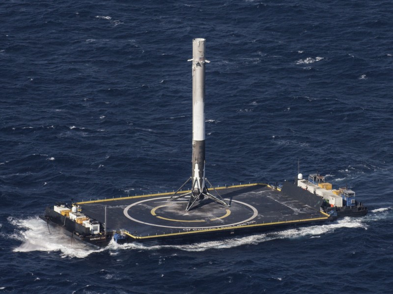 Plataforma marítima de SpaceX cruza el Canal de Panamá