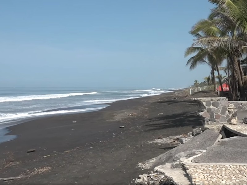 Playa El Real de Tecomán no es apta para uso recreativo