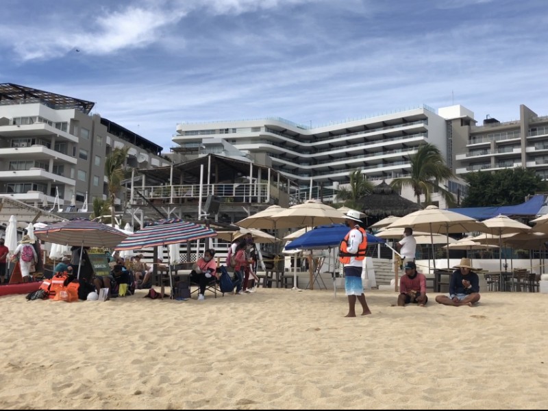 Playa Médano registra aforo de 40% durante fin de semana