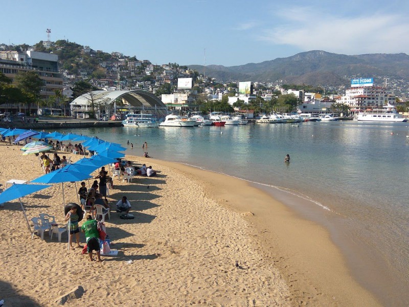 Playa Tlacopanocha y Carabalí de Acapulco contaminadas, advierte Cofepris