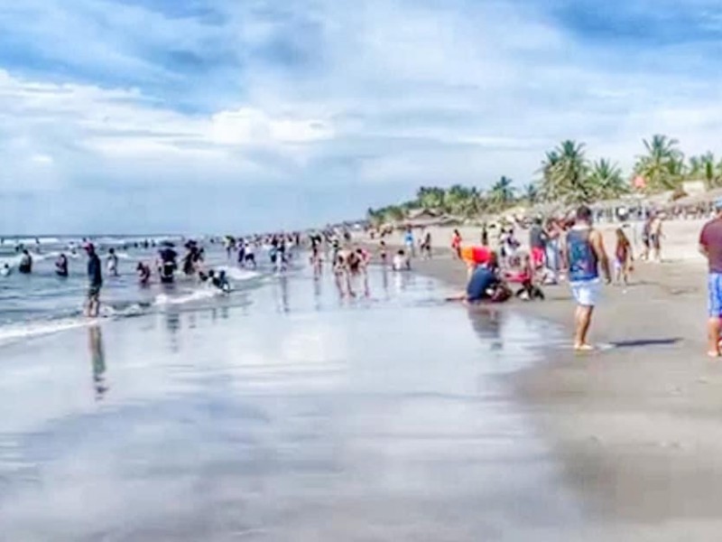 Playas abarrotadas en Chiapas