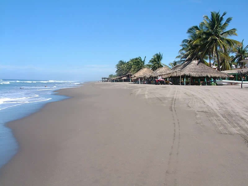 Playas chiapanecas sólo reviven en Semana Santa