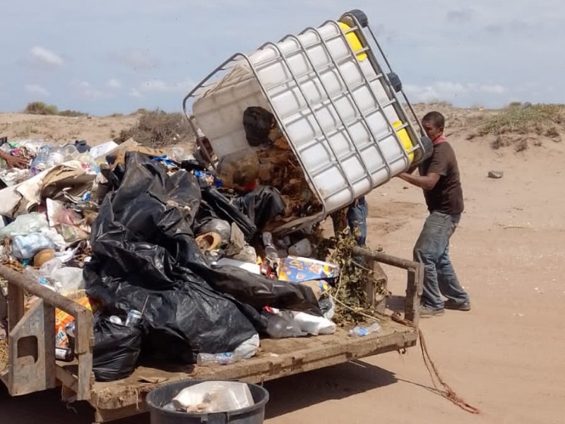 Playas de Huatabampito quedan hasta con 10 toneladas de basura