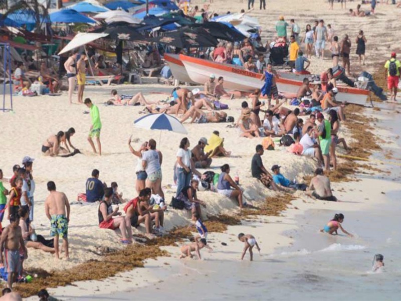 Playas de la ciudad se abarrotan durante Semana Santa