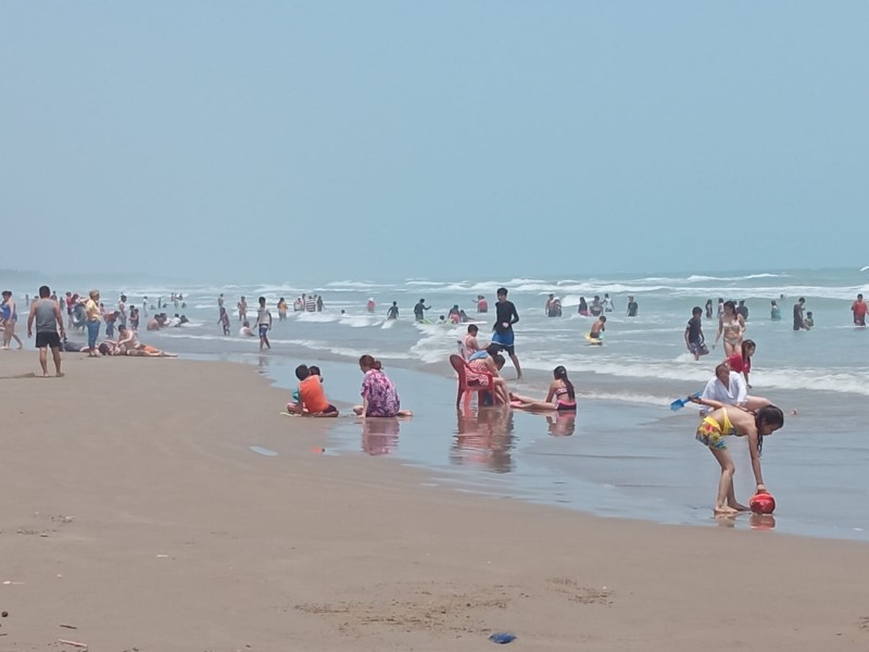 Playas de Tuxpan registran alta afluencia de visitantes