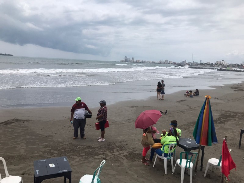 Playas de Veracruz cerradas a los visitantes por fuerte oleaje