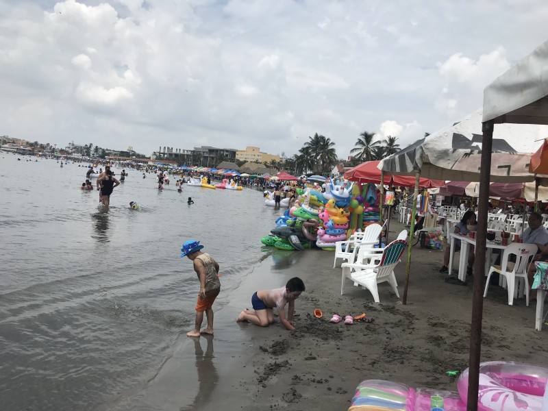Playas de Veracruz lucen con visitantes
