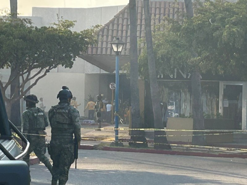 Plaza Fiesta Las Palmas en Los Mochis sigue bajo resguardo tras incendio