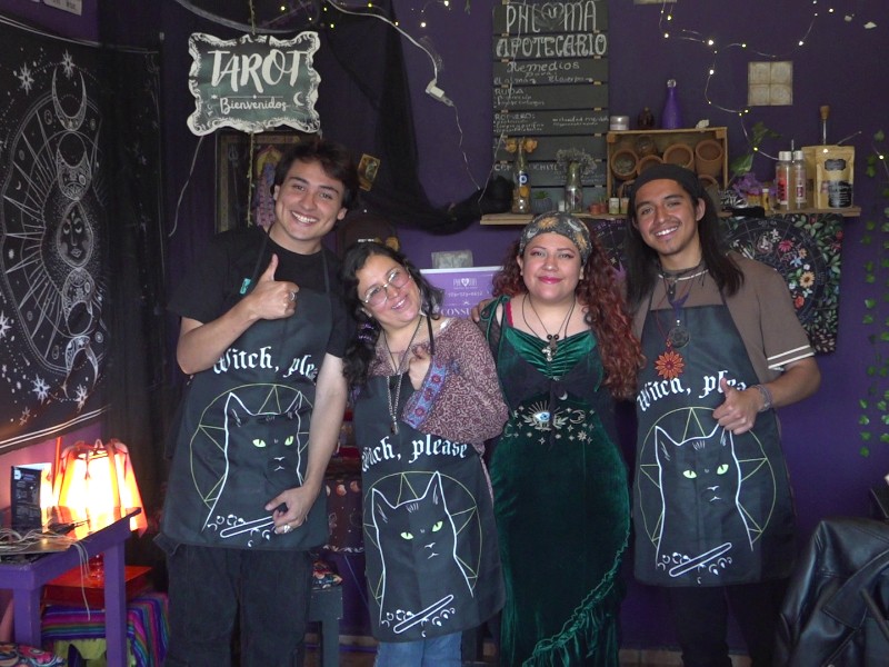 Pneuma Holistic Tea House: Tarot, macrame y oráculos