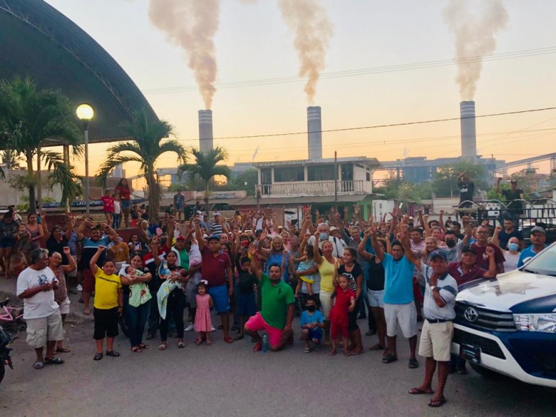 Población de Petacalco, pide a CFE, mitigue daño al aire