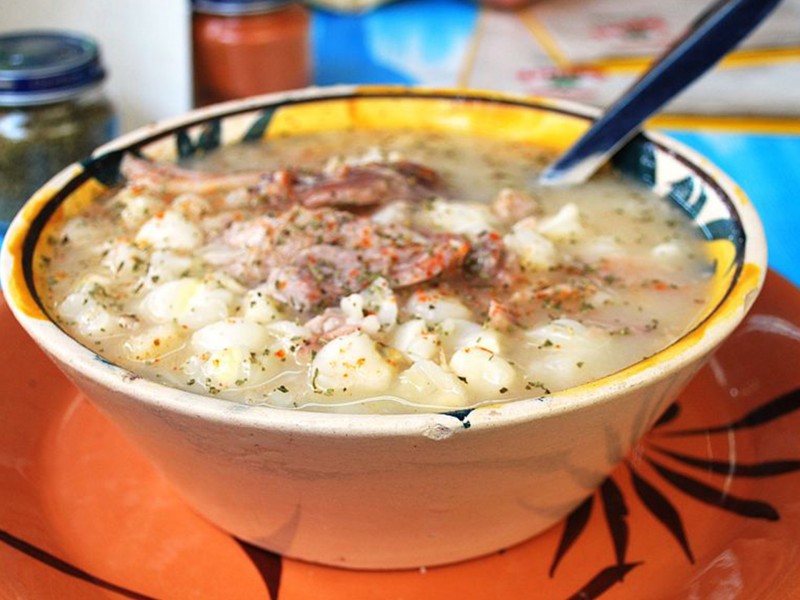 Población se prepara para elaboración del tradicional platillo mexicano; Pozole