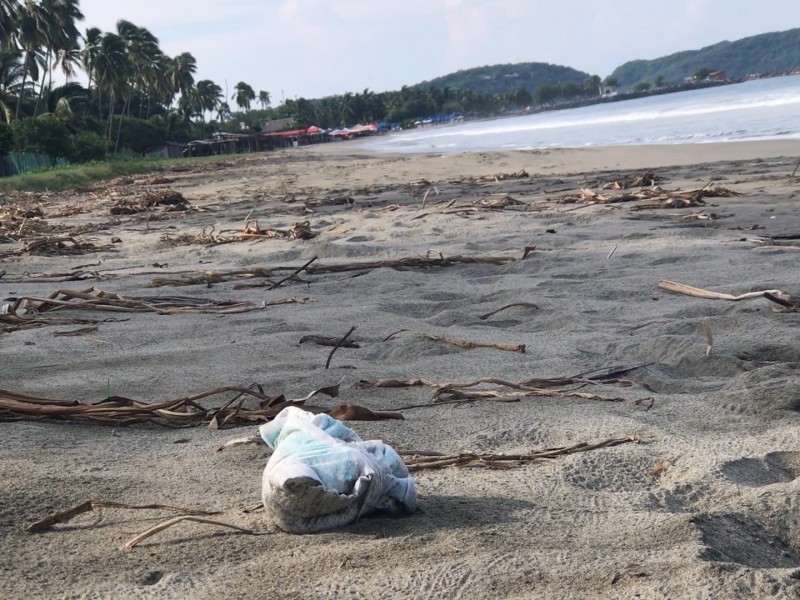 Población sigue dejando basura en playas, lamentan surfistas
