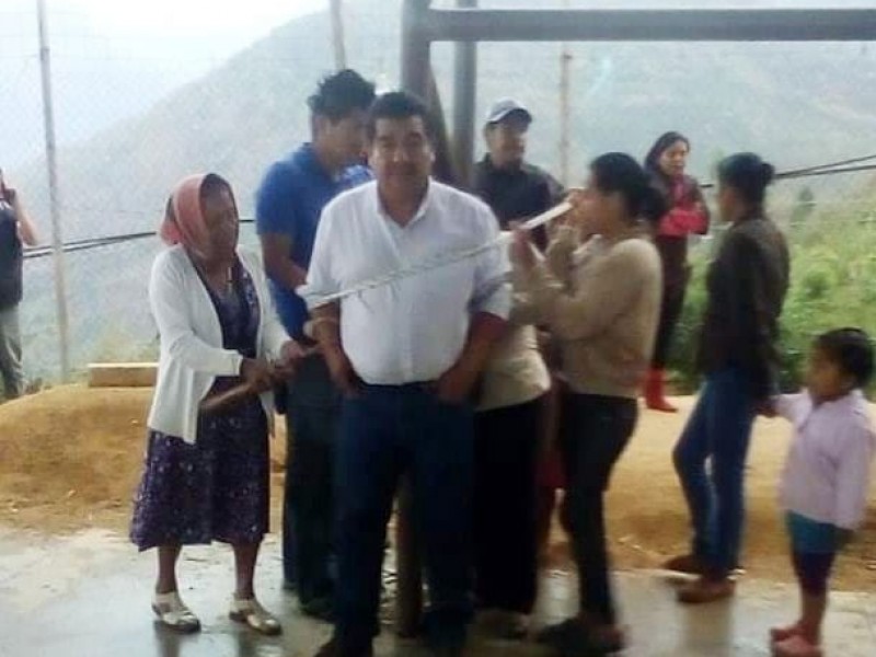 Pobladores, amarran al alcalde de Siltepec