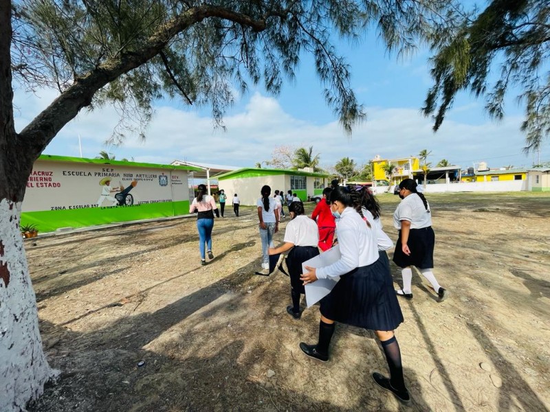 Pobladores continúan mejorando la Escuela Niño Artillero