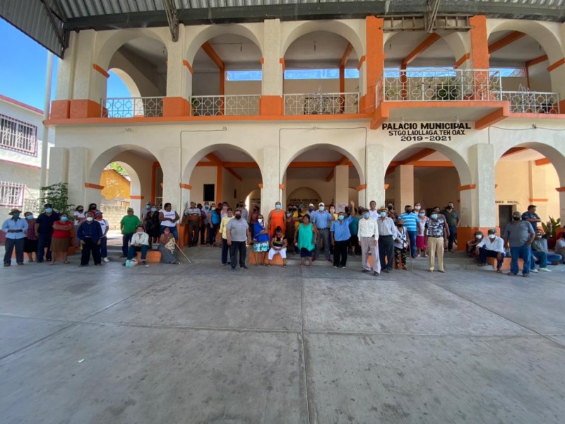 Pobladores de Santiago Laollaga se manifiestan frente al palacio municipal