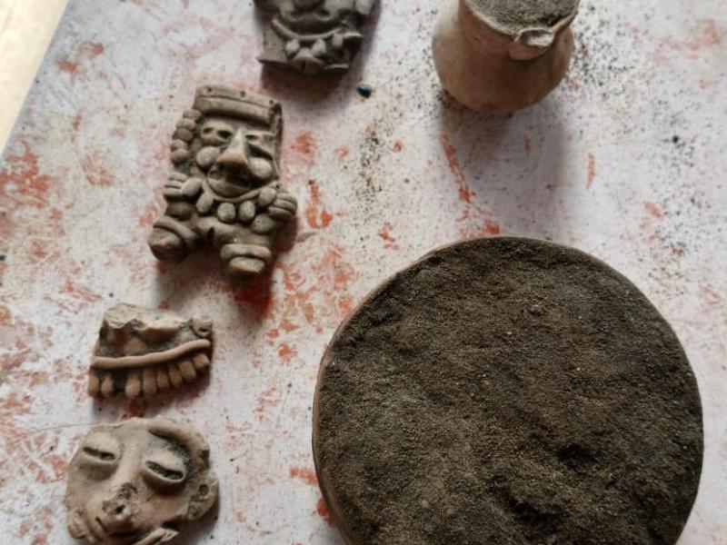 Pobladores de Tecuanillo encuentran 90 piezas arqueológicas y restos óseos