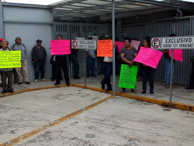 Pobladores de Teocelo se manifiestaron en la SCT